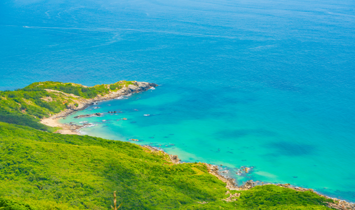 诗歌时刻丨韩闽山:他在孤岛上雕刻大海