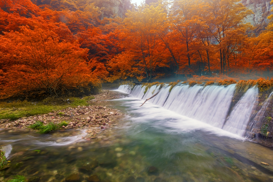 千库网_在张家界国家森林 P 金鞭溪流瀑布_摄影图编号20110322_副本.jpg
