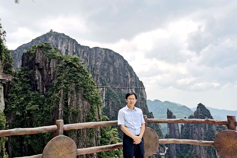 刘光红_副本.jpg 刘光红_副本.jpg