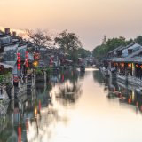 芙蓉丨何同彬:在“江南”的逃逸线上