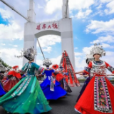 矮寨奇观暑期上演昼夜狂欢 去苗疆秘境解锁清凉奇幻之旅