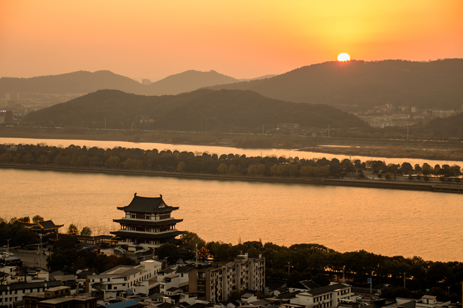 千库网_长沙杜甫江阁黄昏日落_摄影图编号21113814_副本.jpg
