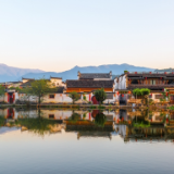 诗歌时刻丨姚茂椿：阳光洒满古镇的屋檐