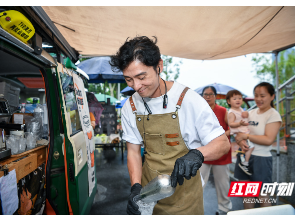 组图丨从香港片场到长沙街头：他的“转场人生”