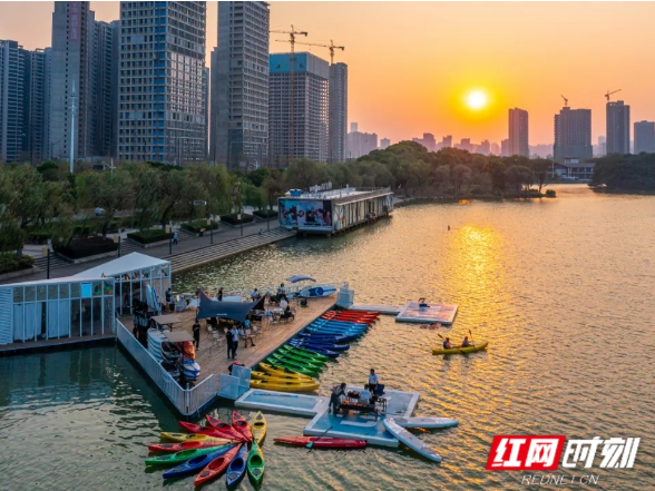 小众运动大心跳②丨电动冲浪板：打破“海边专属”标签，10分钟解锁冲浪自由