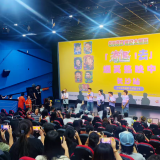 贾冰领衔欢乐亮相 电影《奇遇》主创齐聚长沙
