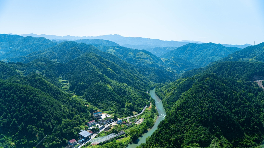 千库网_群山河流夏天高山流水山村自然景观摄影图配图_摄影图编号205431_副本.jpg