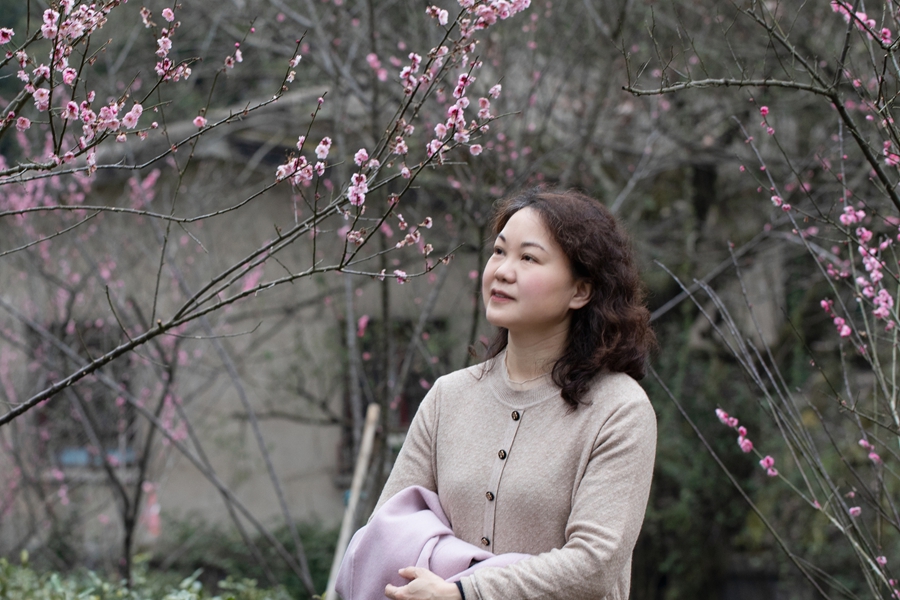 杨香玲生活照片_副本.jpg 杨香玲生活照片_副本.jpg