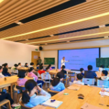 诗人周瑟瑟为湖南益阳清溪未来作家班分享《林中鸟》