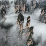 组图丨张家界国家森林公园：峰起云间引客来