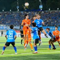 邵阳球迷们眼含泪水集体呐喊：抬起头、一起扛！