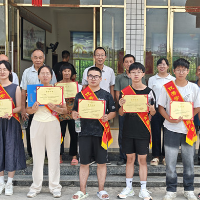 双联村举行2025年高等本科院校录取学子奖励表彰大会