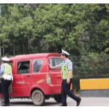 “警察蓝”守护“国旗红”  衡阳交警护航国庆中秋出行平安