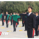衡阳：这所学校千名“旗语者”同台演绎铁路“摩尔斯密码”