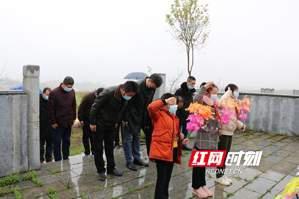 湖南祁东:社会各界遥祭先烈王如痴