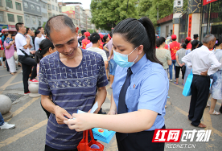 常宁检察官赶赴各高考考点 给家长和考生上“防诈骗”课