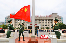 湖南衡阳：国庆前夕 升国旗、向革命烈士纪念碑敬献花篮