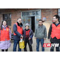迎新春送温暖 衡东县法院开展慰问贫困户活动