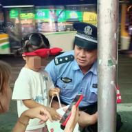 天气转凉 这里却有最暖的“警色”