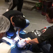 衡阳一男子就餐时突发疾病 危急时刻他们出手了