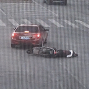 衡山：骑摩托车不戴头盔  发生事故“很受伤”