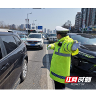 春节“不打烊” 雁峰交警圆满完成春节假期交通安保工作