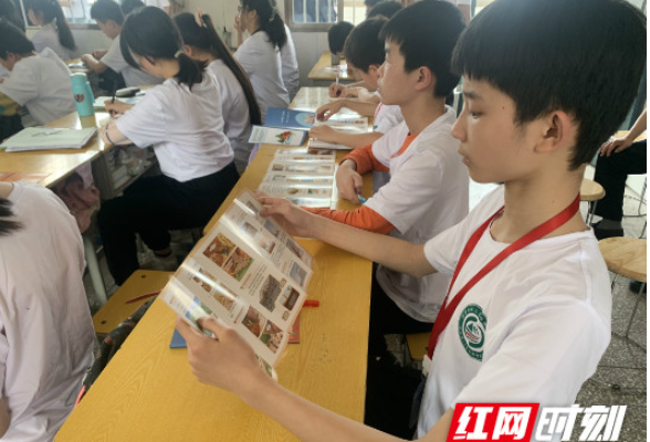 世界地球日|保护地球 为了他 也为了她