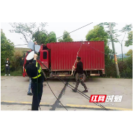 最美姿势，祁东交警变身“托举哥”