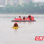 衡阳消防开展水域救援训练 提升抗洪抢险救援能力