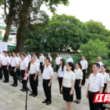 南岳：鲜艳党旗下的“入党礼物”