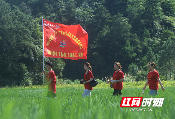 衡阳师范学院社会实践服务团送“服务”下乡