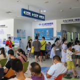 “暑假配镜潮”来袭，眼科专家指出两大方法防控孩子近视