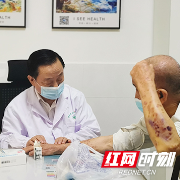 跟着院士坐皮肤科门诊 廖万清：“皮肤病不可怕，但要找准病因对症下药”