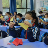 玩泥巴 折彩纸 衡阳市南岳区金月完小的孩子乐在“双减”中