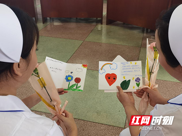 衡山：萌娃手绘Q版画像 为“白衣天使”送惊喜