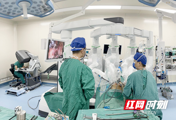 “直播+医疗”，南华附一医院成功完成全国罕见高难度机器人手术