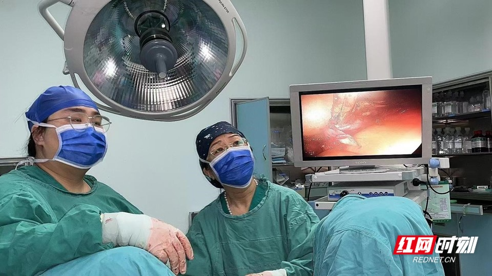 南华医院完成衡阳地区首例经阴道单孔腹腔镜手术，开启无疤痕时代