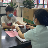 湖南耒阳：开学“寄”为大学新生上学减负担