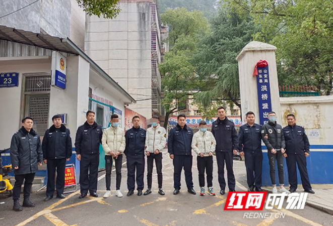 祁东县警方破获系列砸车窗盗窃案 抓获犯罪嫌疑人4名