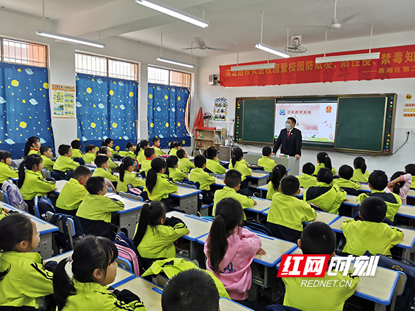 蒸湘法院：“法治副校长”送法进校园