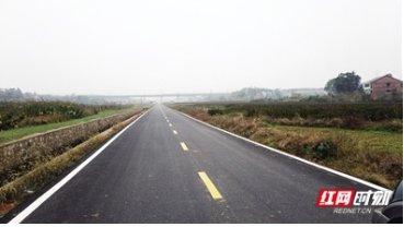 石鼓区村公路标准化改造后 出行更方便了