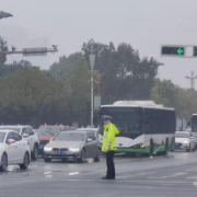 衡阳交警全力推动城区路面交通治理标准化