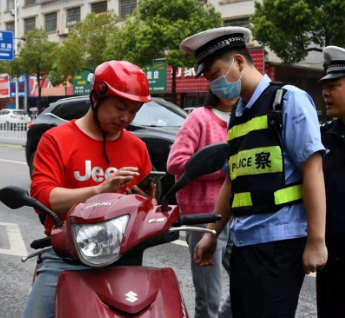 祁东方言宣传交通安全 “先礼后兵”获市民点赞