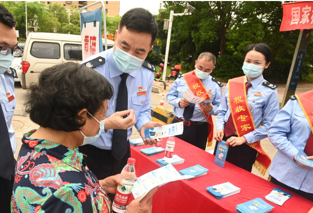 雁峰税务：税费春风进社区 志愿服务润民心
