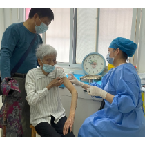 石鼓区潇湘街道：爱卫月里，办义诊抓接种送健康