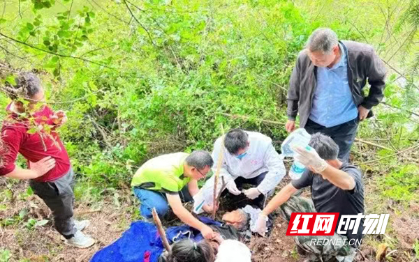 衡山警民联手救援4天4夜，68岁老人终获救