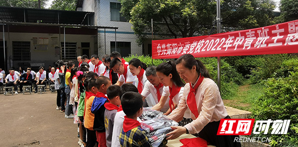 衡阳：爱心校服圆了乡村孩子的梦