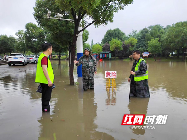 衡南城管：甘当暴雨中的“逆行者”，筑牢城市防汛排涝安全屏障