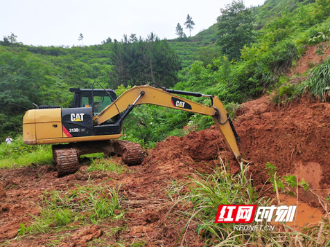 衡山：连日大雨酿险情 全力抢险保畅通