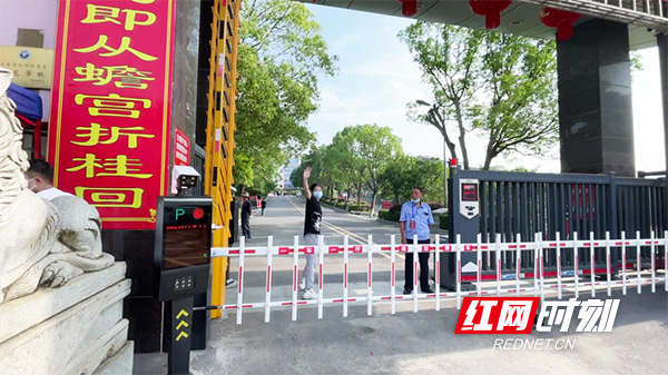 衡阳县：考生将身份证遗忘在外地老家 “快递+交警”爱心接力火速送达